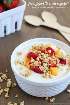 Fruit, yogurt & granola parfaits - easy & healthy breakfast or snack to give you energy throughout the day! #ad #naturevalleygranola