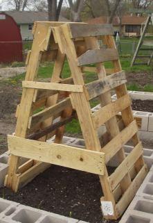 Do you use pallets around your home and garden? Here are 6 quick and easy pallet projects. No disassembling required!