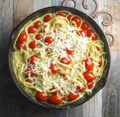
                    
                        Creamy Parmesan Spaghetti with Cherry Tomatoes, just one pan and ready in under 20 minutes! #glutenfree
                    
                