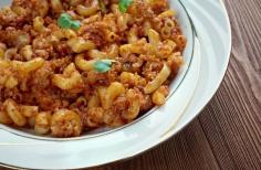 
                    
                        Pasta Recipe: American Goulash - 12 Tomatoes
                    
                