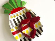 
                    
                        Make your own Kate Spade inspired hand painted dish, tutorial found on www.babybugjourna...
                    
                
