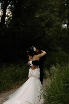 
                    
                        Colorado Wedding at Chatfield Botanic Gardens by A Vintage Affair Events (Planner) + Levi Tijerina (Photography) - via Snippet & Ink
                    
                