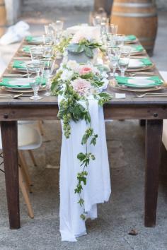 
                        
                            Modern meets rustic table decor: www.stylemepretty... | Photography: Rahel Menig - www.rahelmenigpho...
                        
                    